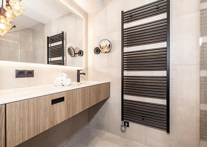 24 By Bruecke * Mayrhofen